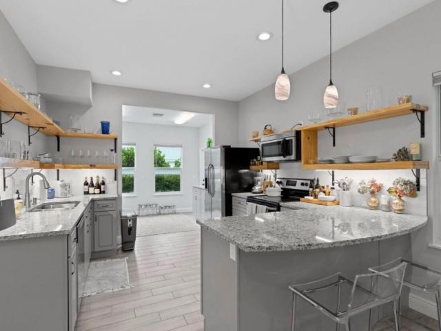 Home for rent at 1036 Francis Street - photo 6628572