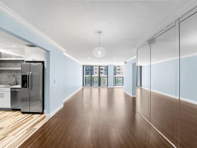 2-bedroom condo for sale in Hollywood - 2301 S Ocean Dr 307 - MondialRealty