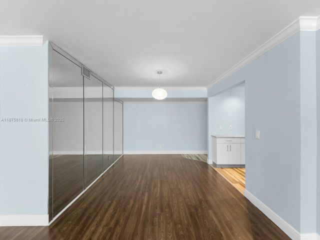 2-bedroom condo for sale in Hollywood - 2301 S Ocean Dr 307 - MondialRealty