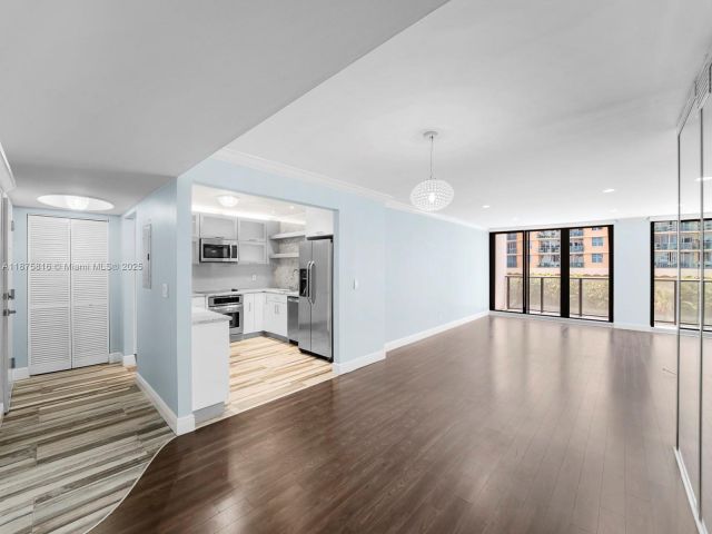 2-bedroom condo for sale in Hollywood - 2301 S Ocean Dr 307 - MondialRealty