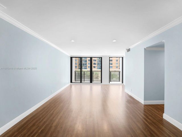 2-bedroom condo for sale in Hollywood - 2301 S Ocean Dr 307 - MondialRealty