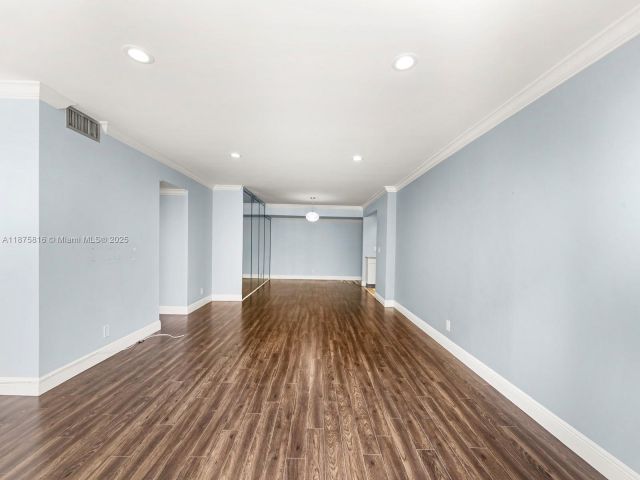 2-bedroom condo for sale in Hollywood - 2301 S Ocean Dr 307 - MondialRealty