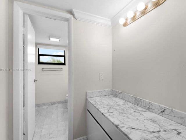 2-bedroom condo for sale in Hollywood - 2301 S Ocean Dr 307 - MondialRealty