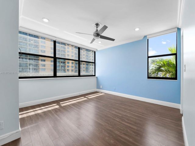 2-bedroom condo for sale in Hollywood - 2301 S Ocean Dr 307 - MondialRealty