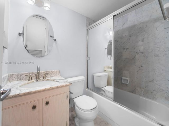 2-bedroom condo for sale in Hollywood - 2301 S Ocean Dr 307 - MondialRealty