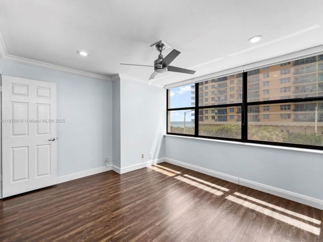 2-bedroom condo for sale in Hollywood - 2301 S Ocean Dr 307 - MondialRealty