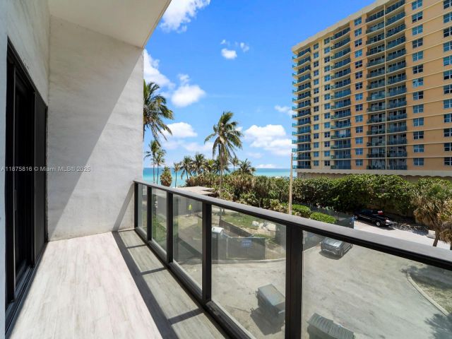 2-bedroom condo for sale in Hollywood - 2301 S Ocean Dr 307 - MondialRealty