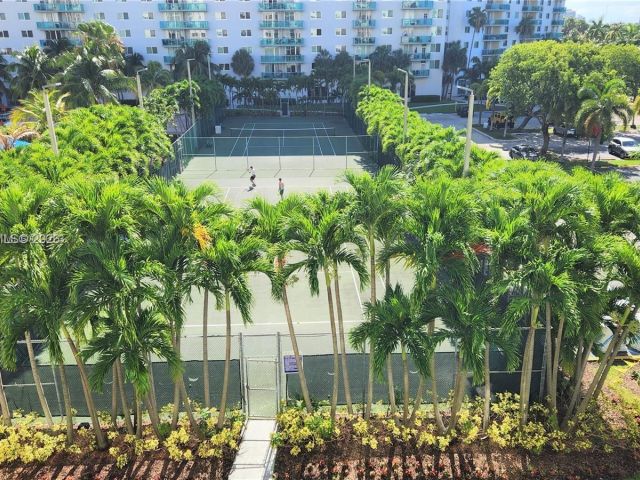 1-bedroom condo for sale in Sunny Isles Beach -  - MondialRealty