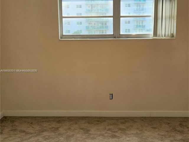 1-bedroom condo for sale in Sunny Isles Beach -  - MondialRealty