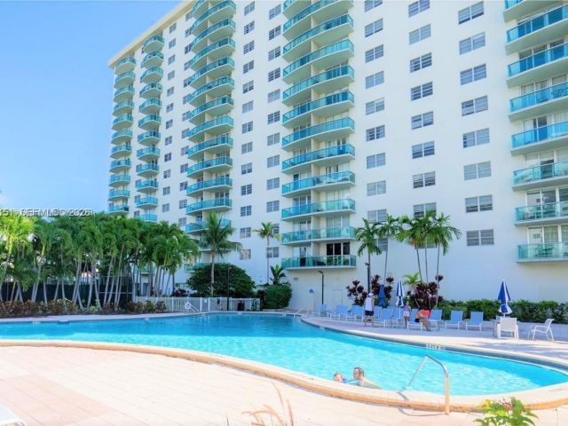 1-bedroom condo for sale in Sunny Isles Beach -  - MondialRealty