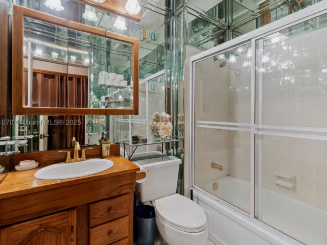 5-bedroom home for sale in Pompano Beach - 3260 Lakeview Dr - MondialRealty