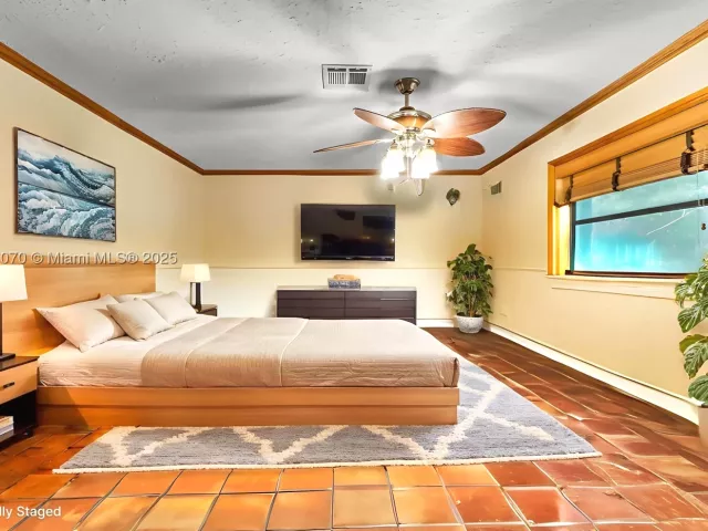5-bedroom home for sale in Pompano Beach - 3260 Lakeview Dr - MondialRealty
