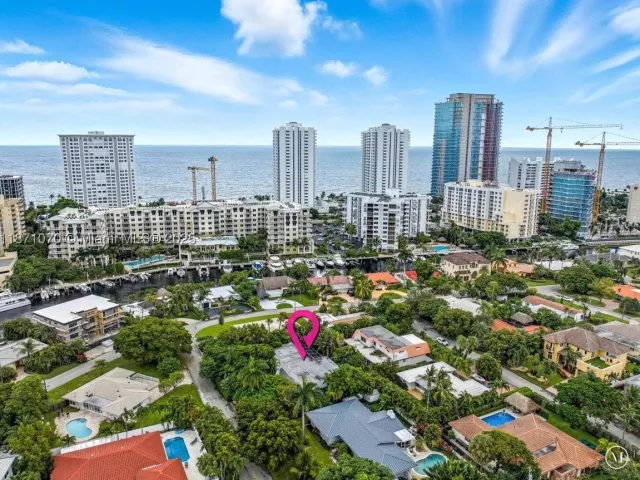 5-bedroom home for sale in Pompano Beach - 3260 Lakeview Dr - MondialRealty