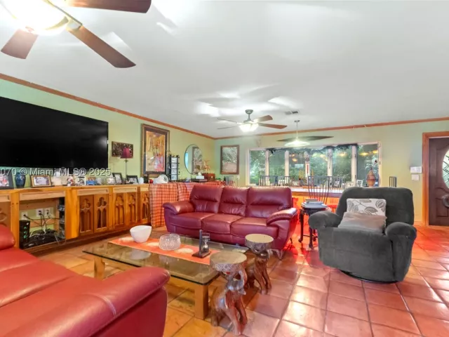 5-bedroom home for sale in Pompano Beach - 3260 Lakeview Dr - MondialRealty