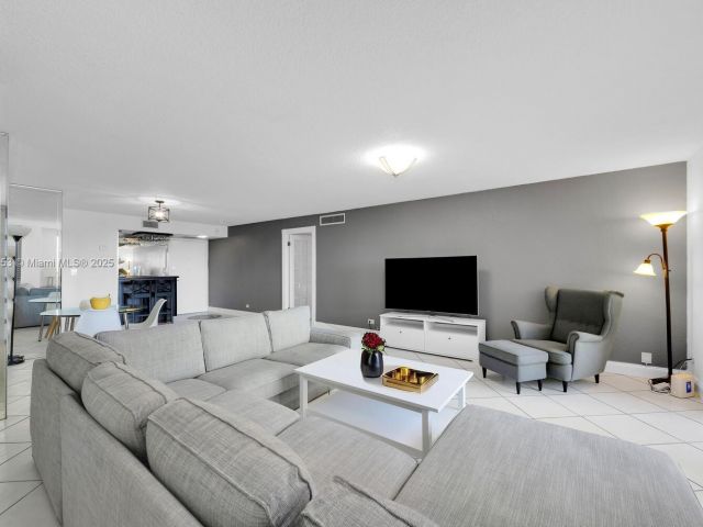 Apartment for rent  Unit #311 - photo 7438278