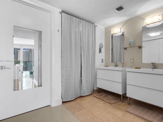 Apartment for sale  Unit #1601 - photo 6630026