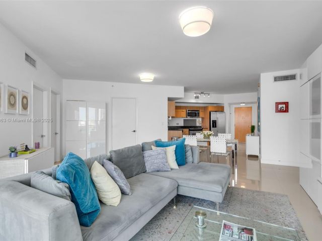 Apartment for sale  Unit #1601 - photo 6630033