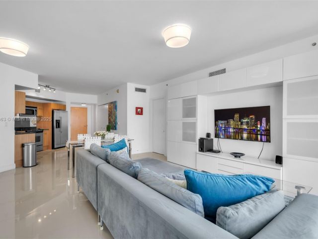 Apartment for sale  Unit #1601 - photo 6630034