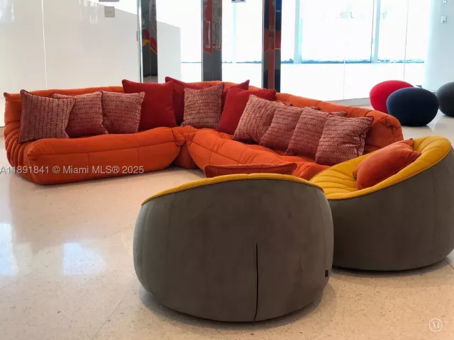 4-bedroom condo for sale in Sunny Isles Beach - 16901 Collins Ave 805 - MondialRealty