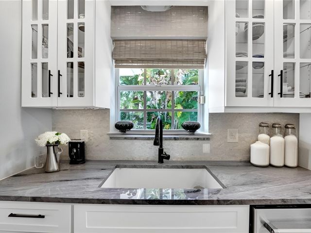 Home for rent at 98 SW 8th Avenue - photo 6644039