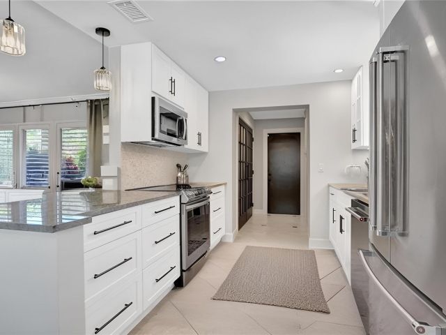 Home for rent at 98 SW 8th Avenue - photo 6644041