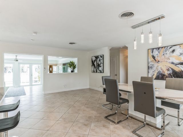 Home for rent at 98 SW 8th Avenue - photo 6644043