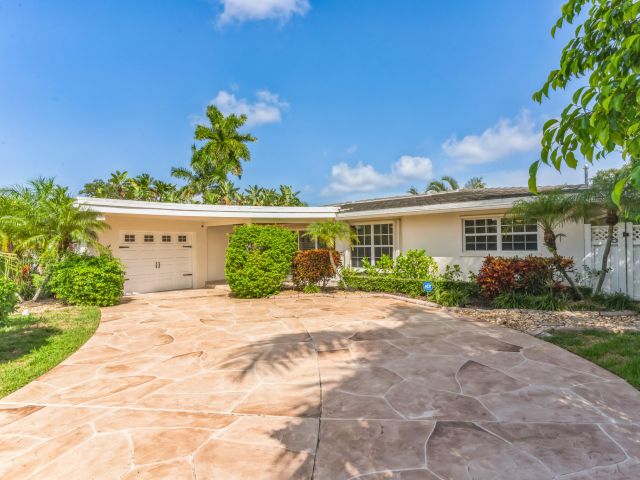 Home for rent at 98 SW 8th Avenue - photo 6644045