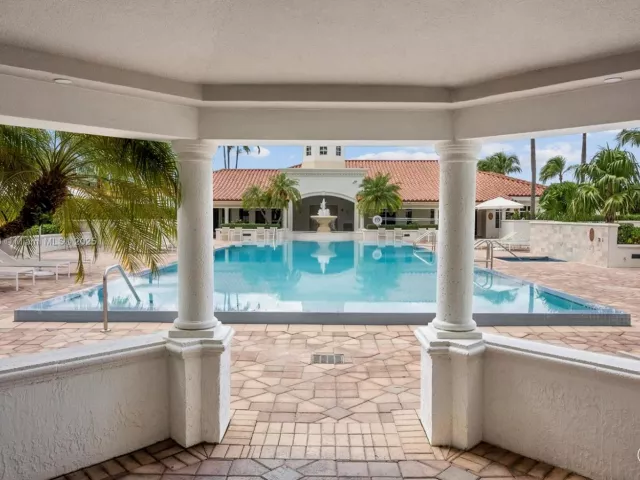 2-bedroom condo for sale in Aventura - 20000 E Country Club Dr PH01 - MondialRealty