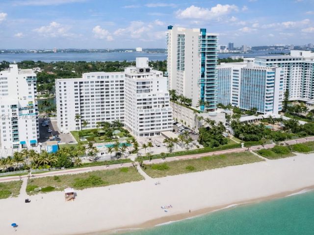 1-bedroom condo for sale in Miami Beach - 5005 Collins Ave 823 - MondialRealty