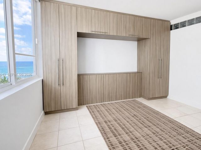 1-bedroom condo for sale in Miami Beach - 5005 Collins Ave 823 - MondialRealty