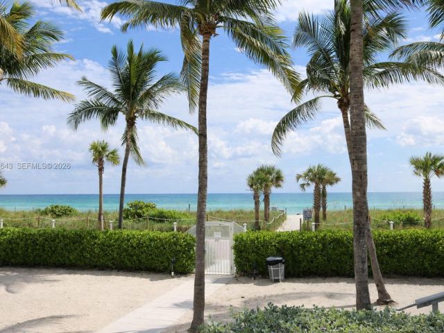 1-bedroom condo for sale in Miami Beach - 5005 Collins Ave 823 - MondialRealty