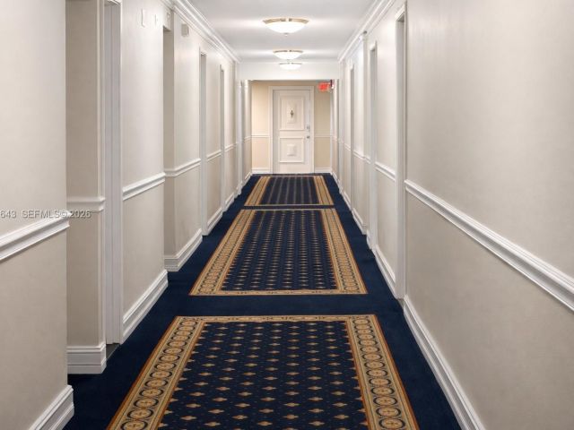 1-bedroom condo for sale in Miami Beach - 5005 Collins Ave 823 - MondialRealty