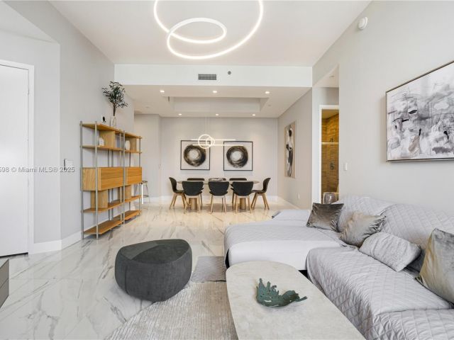 Apartment for sale  Unit #3705 - photo 6633635