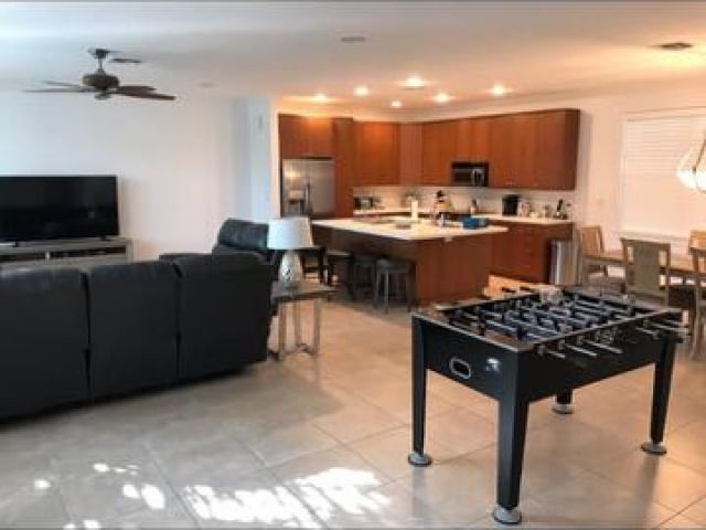 Home for rent at 519 SW 5th Avenue 519a - photo 6642568