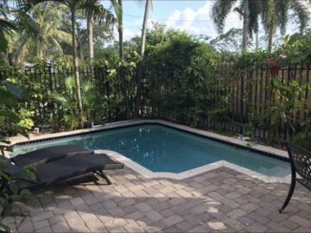 Home for rent at 519 SW 5th Avenue 519a - photo 6642571