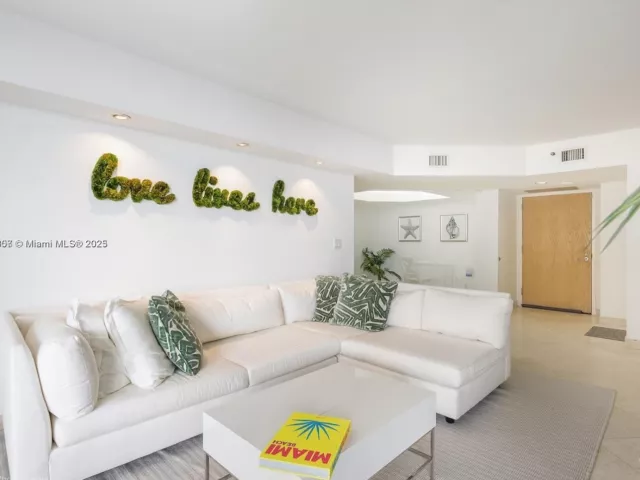 2-bedroom condo for sale in Sunny Isles Beach - 16425 Collins Ave 512 - MondialRealty