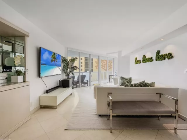 2-bedroom condo for sale in Sunny Isles Beach - 16425 Collins Ave 512 - MondialRealty