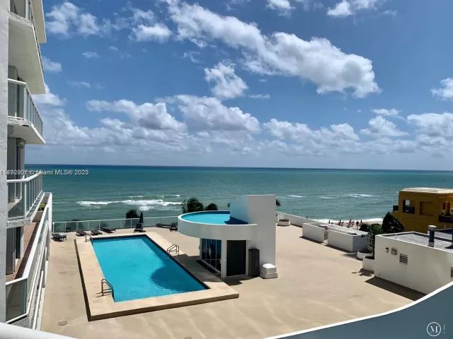 2-bedroom condo for sale in Sunny Isles Beach - 16425 Collins Ave 512 - MondialRealty