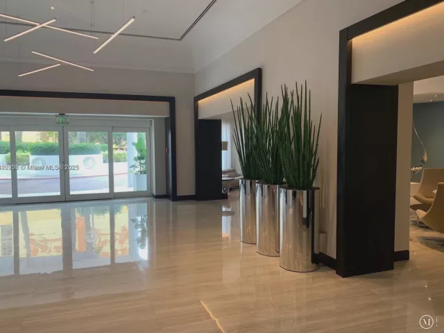 2-bedroom condo for sale in Sunny Isles Beach - 16425 Collins Ave 512 - MondialRealty