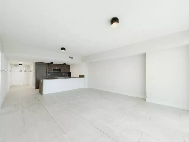 2-bedroom condo for rent in Sunny Isles Beach - 400 Sunny Isles Blvd 1621 - MondialRealty