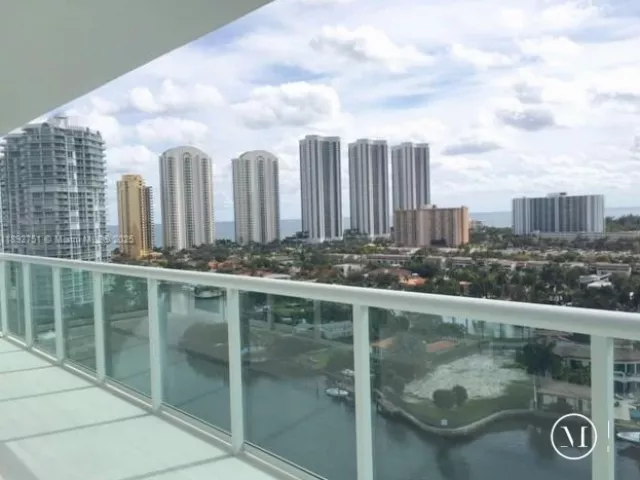 2-bedroom condo for rent in Sunny Isles Beach - 400 Sunny Isles Blvd 1621 - MondialRealty