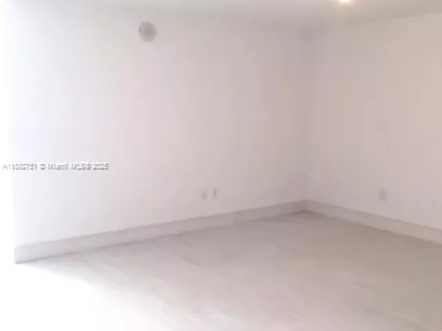 2-bedroom condo for rent in Sunny Isles Beach - 400 Sunny Isles Blvd 1621 - MondialRealty