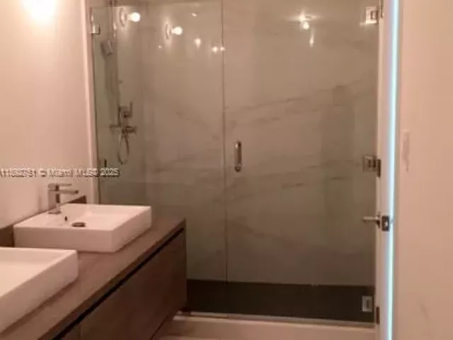 2-bedroom condo for rent in Sunny Isles Beach - 400 Sunny Isles Blvd 1621 - MondialRealty