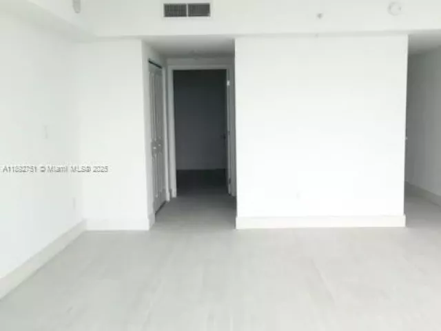 2-bedroom condo for rent in Sunny Isles Beach - 400 Sunny Isles Blvd 1621 - MondialRealty