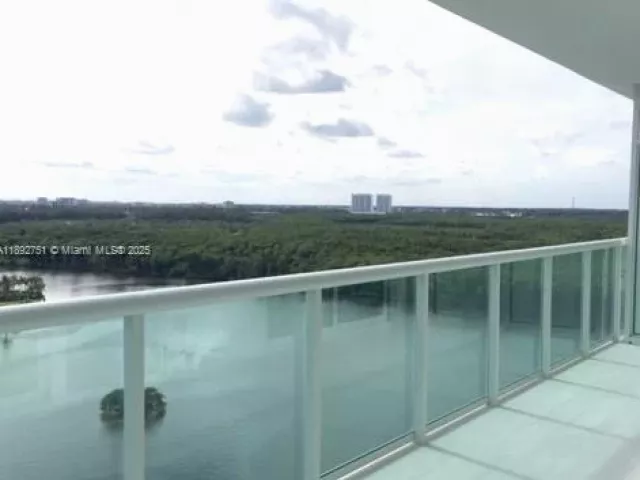 2-bedroom condo for rent in Sunny Isles Beach - 400 Sunny Isles Blvd 1621 - MondialRealty