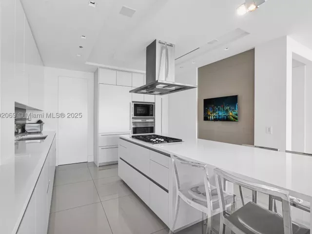 4-bedroom condo for sale in Bal Harbour - 9701 Collins Ave 2103S - MondialRealty