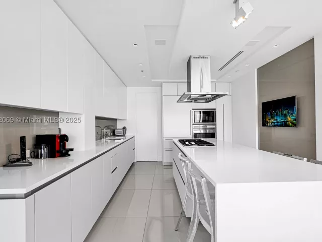 4-bedroom condo for sale in Bal Harbour - 9701 Collins Ave 2103S - MondialRealty