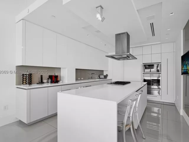 4-bedroom condo for sale in Bal Harbour - 9701 Collins Ave 2103S - MondialRealty