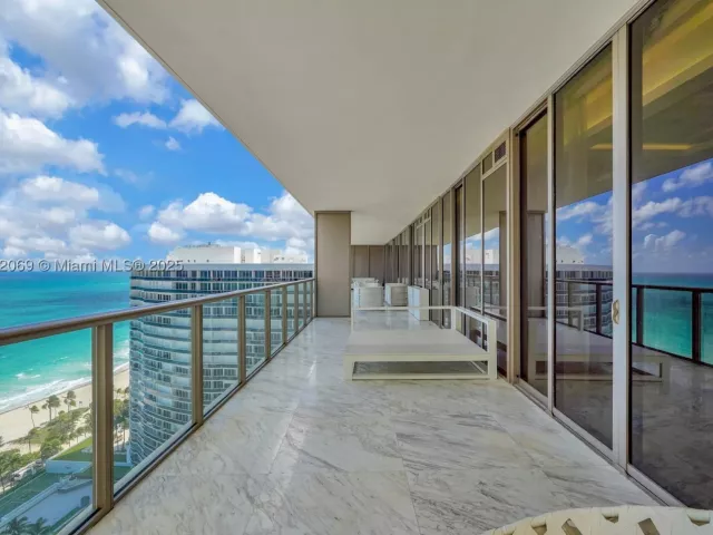 4-bedroom condo for sale in Bal Harbour - 9701 Collins Ave 2103S - MondialRealty