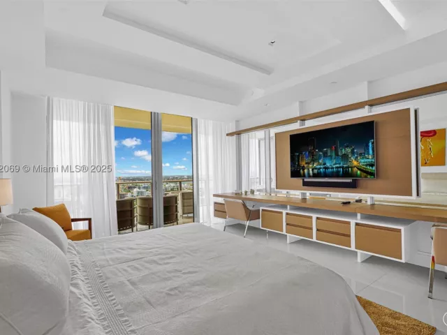 4-bedroom condo for sale in Bal Harbour - 9701 Collins Ave 2103S - MondialRealty